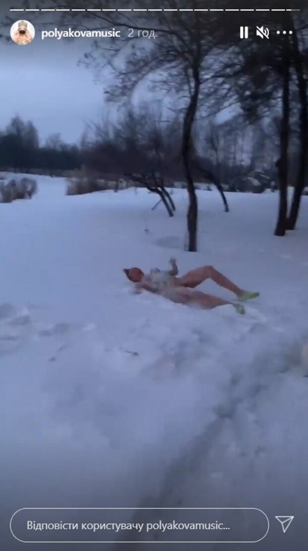 Оля Полякова искупалась в снегу в крохотном бикини. ФОТО