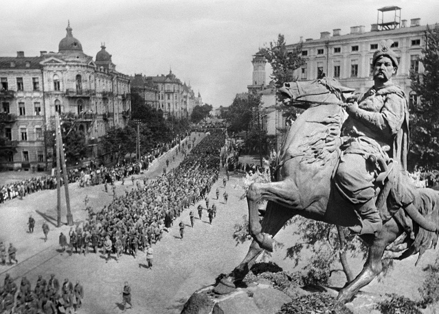 Освобождение Украины от фашистских захватчиков. Исторические кадры (ФОТО)