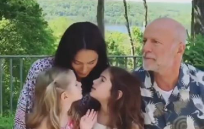 Брюс Уиллис подвергся критике из-за поцелуя с маленькой дочерью