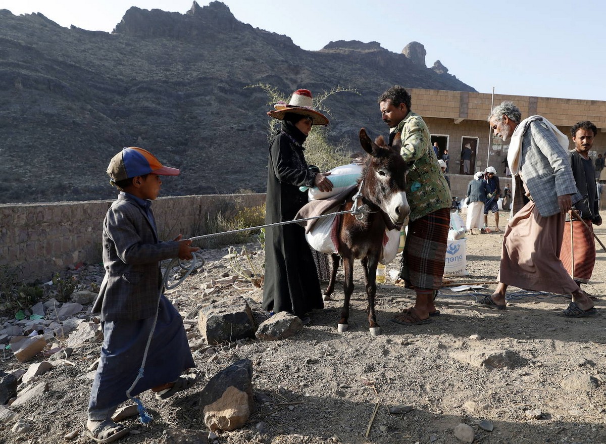 В Йемене люди вынуждены питаться листьями, чтобы не умереть от голода
