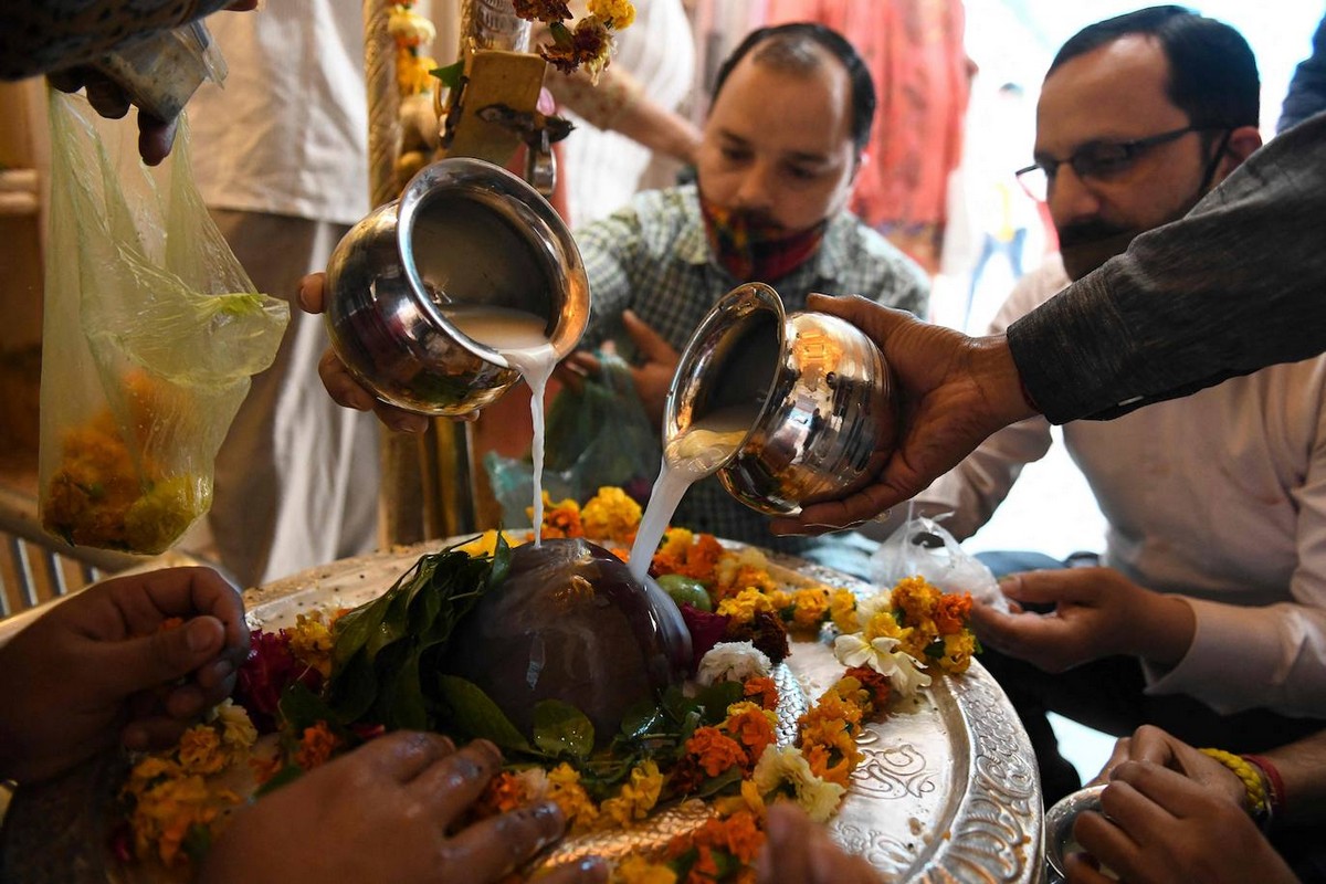 Праздник в честь бога Шивы в Индии 2021