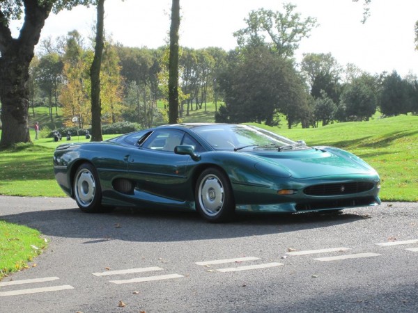 Королевский Jaguar продадут через аукцион