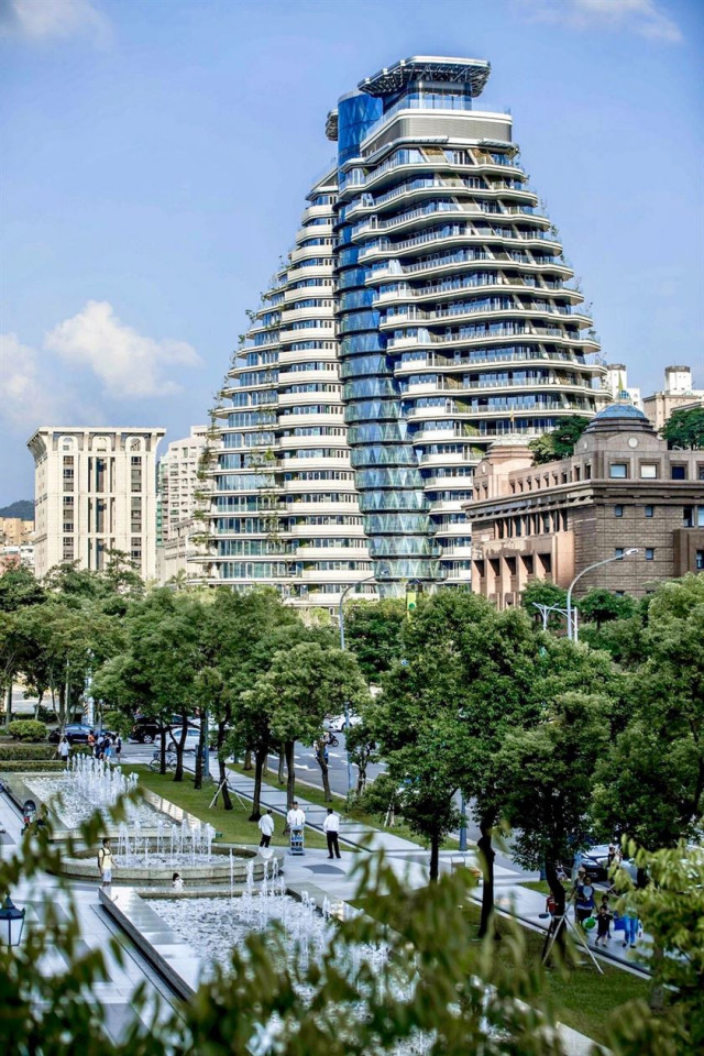 В Тайбэе подходит к завершению строительство скрученной углеродопоглощающей жилой башни. ФОТО
