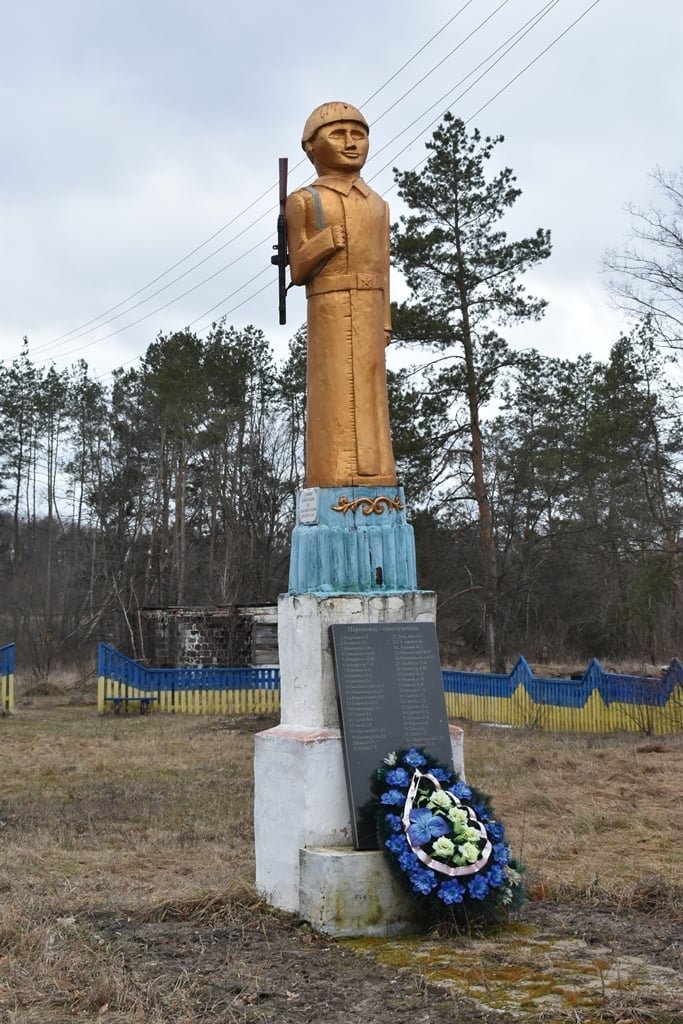 В сети хохочут над статуей в Житомире, которая похожа на Путина. ФОТО