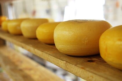 Монахи объявили экстренную распродажу трех тонн сыра