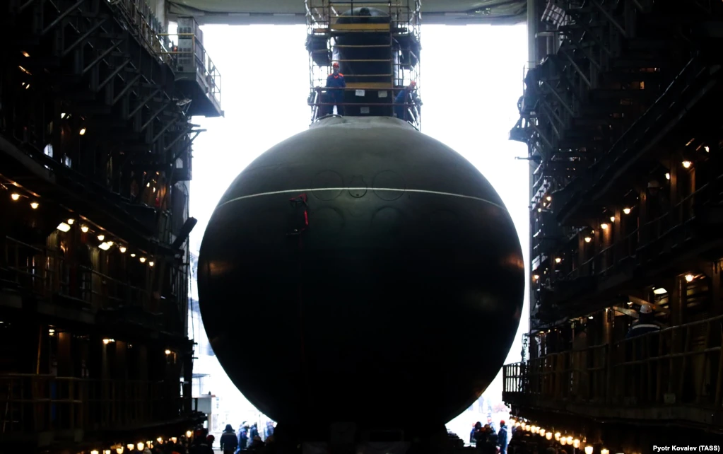 Дизель-электрическая подводная лодка &laquo;Магадан&raquo;, предназначенная для Тихоокеанского флота (ТОФ) России, спущена на воду в Санкт-Петербурге в пятницу
