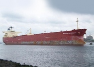 Сомалийские пираты захватили российский танкер с нефтью  