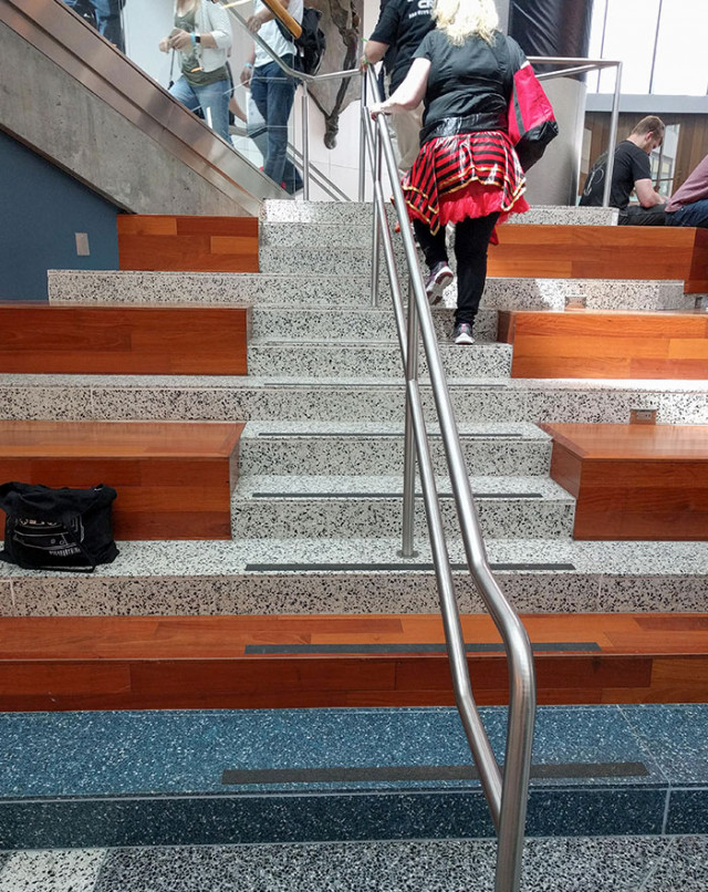 Лестницы и ступеньки от горе-дизайнеров - забавные фото
