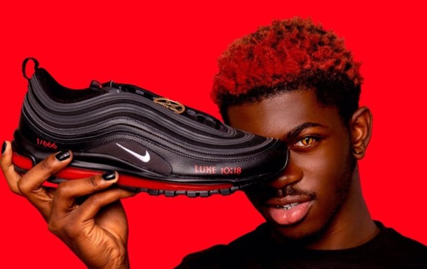 Nike подала в суд из-за  сатанинских  кроссовок