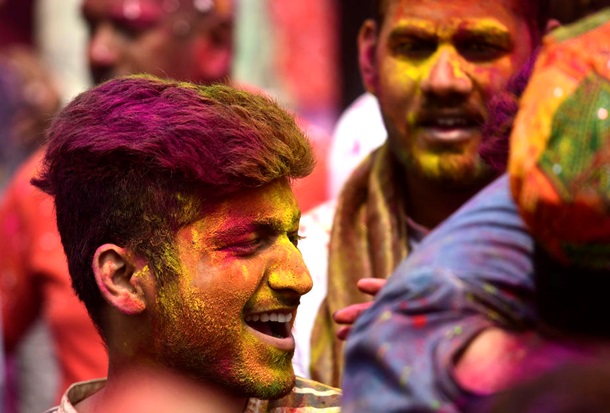 Индия празднует фестиваль красок. Фоторепортаж