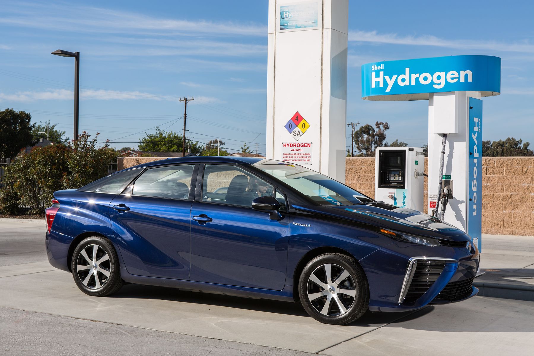 Toyota перешла в наступление: водородный автомобиль вышел на рынок