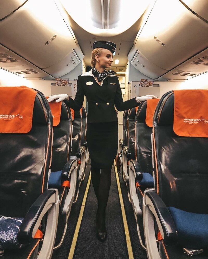Фото очаровательных стюардесс, с которыми полет покажется приятным. ФОТО