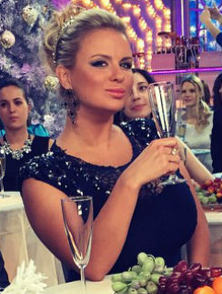 Анна Семенович отметила Новый год на месяц раньше