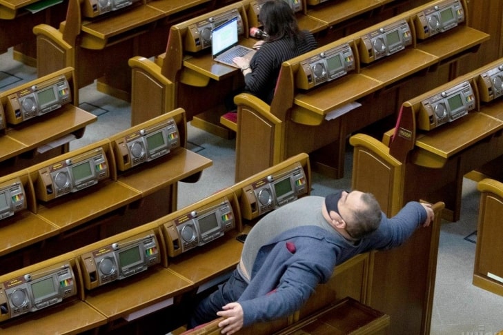 \"Пусть постятся\": парламентскую столовую закрыли на локдаун. ФОТО