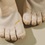 В Японии создали ботинки с пальцами и педикюром. ФОТО