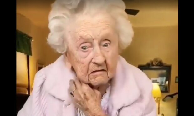 104-летняя бабуля повторила популярный тренд и стала звездой сети. ВИДЕО