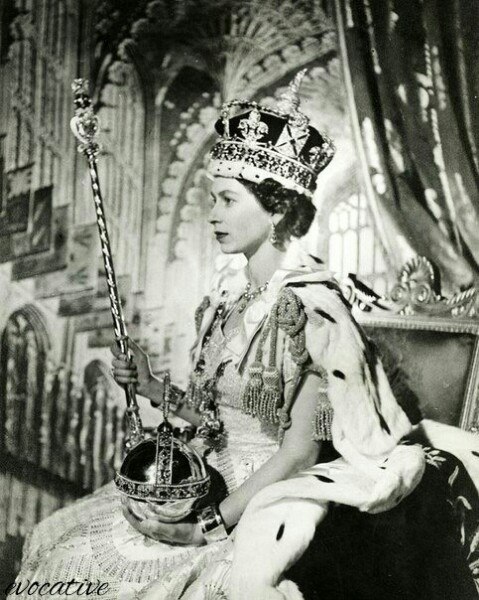 Королева Елизавета II во время коронации, 1953 год. ФОТО