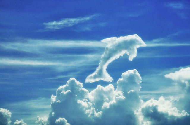 Дизайнеры фотошопят облака, создавая крутые иллюзии. ФОТО