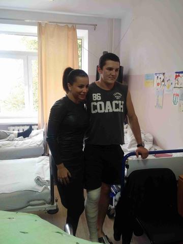 Ани Лорак навещает в госпитале раненых в зоне АТО украинских военных