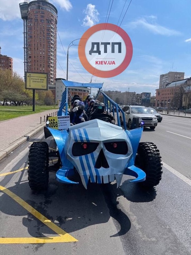 В Киеве заметили \"антиковидную маршрутку\". ФОТО