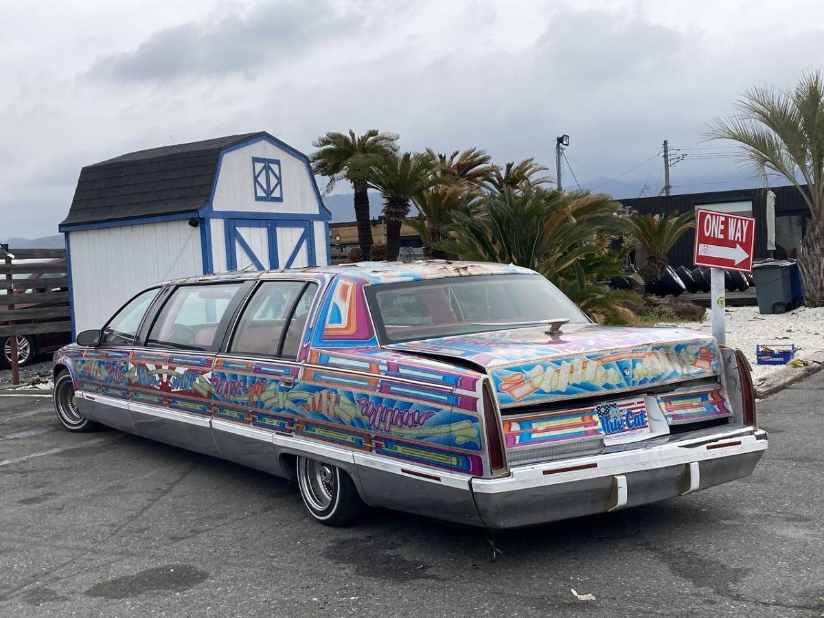 Психоделический лимузин Cadillac из Японии. ФОТО