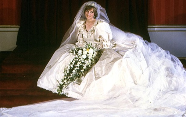 Впервые за 25 лет: миру покажут свадебное платье принцессы Дианы