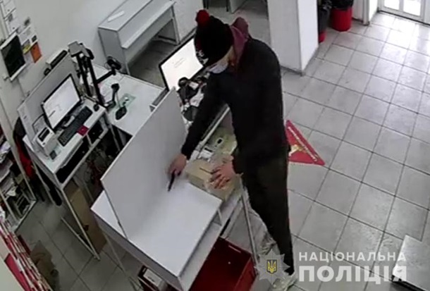 В Киеве задержали почтового мошенника. ВИДЕО
