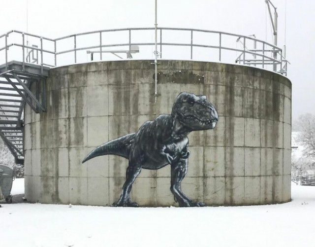 Забавные уличные работы художника, который вдохновляется окружающей средой. ФОТО