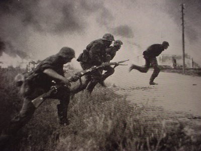 В Житомире на бордах к 9 мая перепутали солдат. ФОТО