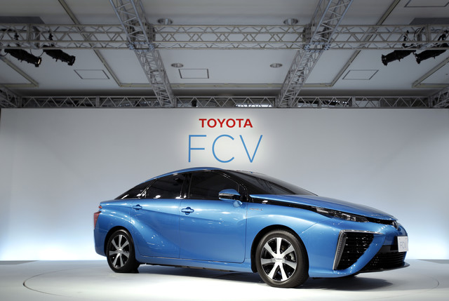 Toyota начала продажи автомобилей на водородном двигателе