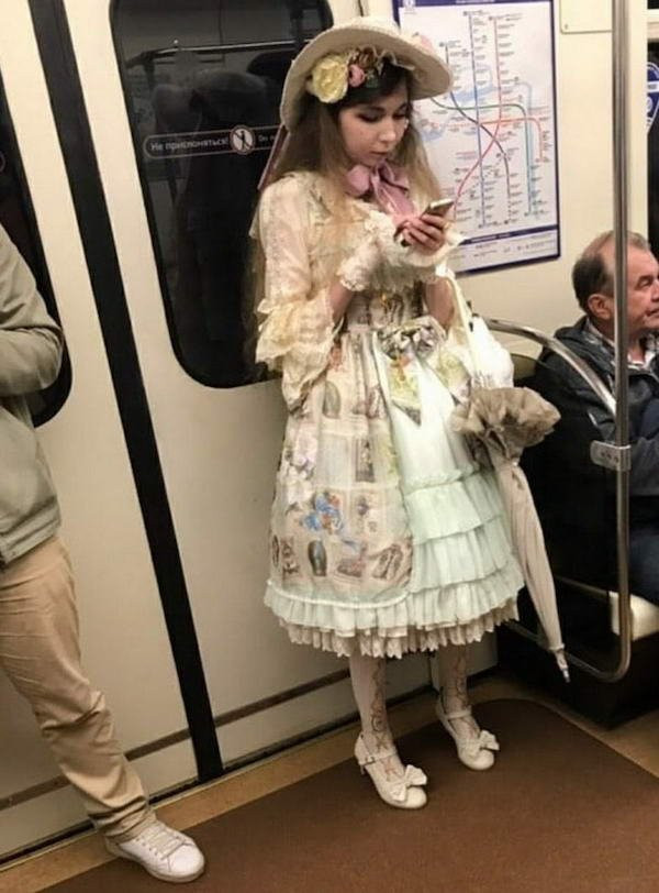 Странные и необычные пассажиры в метро. ФОТО