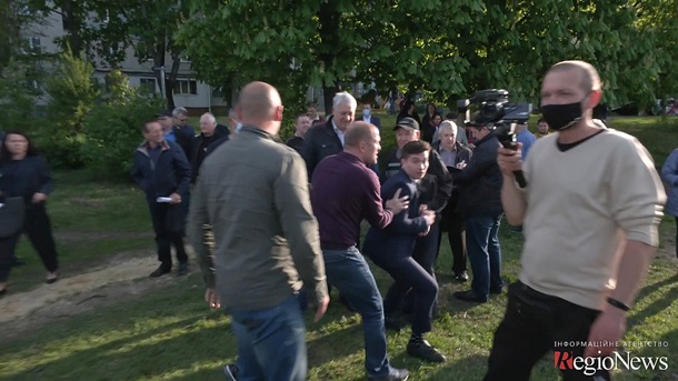 В Харькове охрана мэра напала на журналиста. ВИДЕО