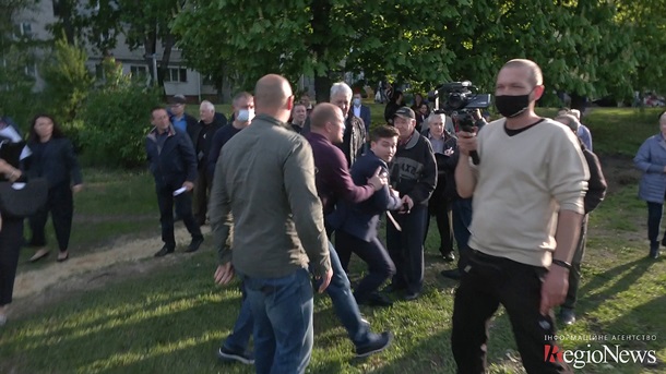 В Харькове охрана мэра напала на журналиста. ВИДЕО