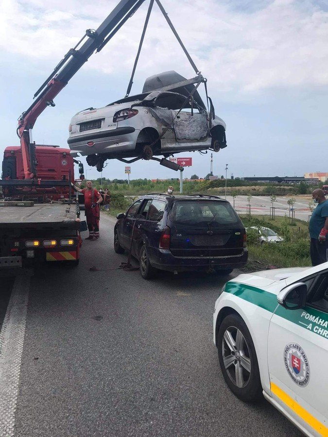 Полиция поймала «двухэтажный» автомобиль и показала курьезные фото 