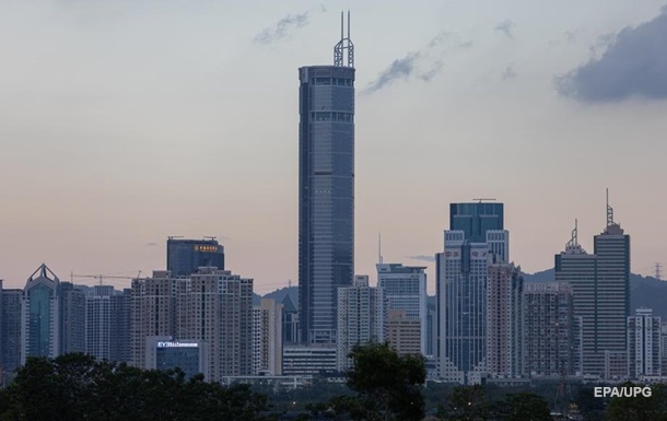 В Китае трясущийся небоскреб напугал тысячи людей. ВИДЕО
