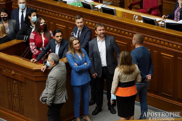 Аксенов принес присягу нардепа под крики \"Ганьба!\". ВИДЕО