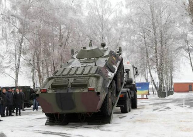 Нацгвардейцев снабдили автомобилями с автоматическими погрузчиками. ФОТО