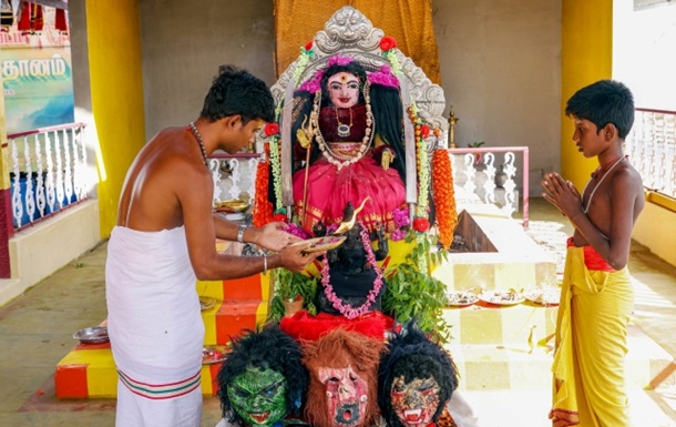 В Индии начали поклоняться богине коронавируса. ВИДЕО