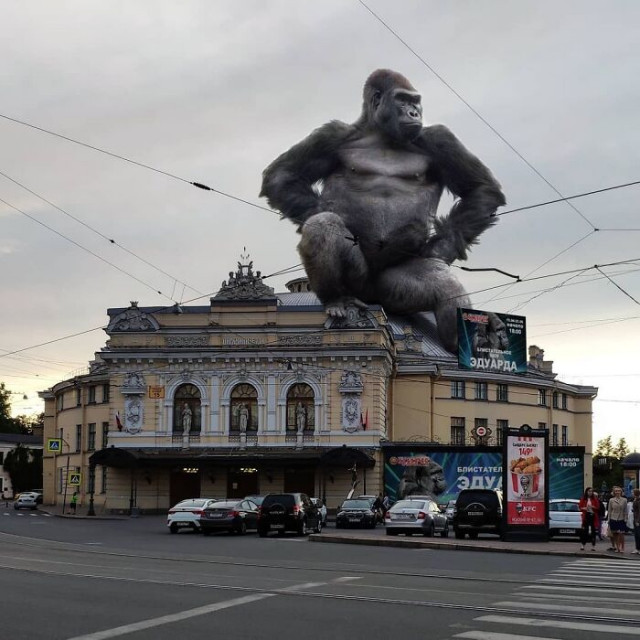 Гигантские животные на улицах в сюрреалистических манипуляциях Вадима Соловьёва. ФОТО