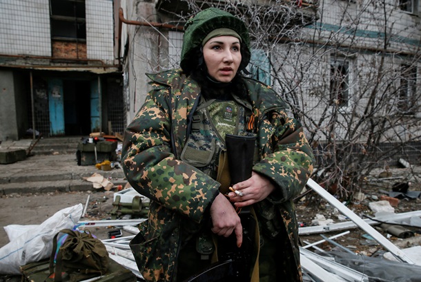 Как живет Донецк сегодня: разрушения и очереди за финансовой помощью. ФОТО