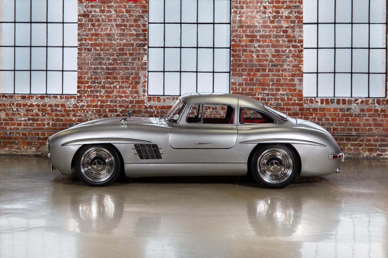 Необычный рестомод 300 SL Gullwing 