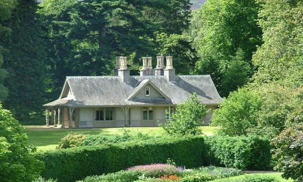 Принц Уильям и его жена Кейт имеют еще одну резиденцию в Шотландии / фото quora.com
