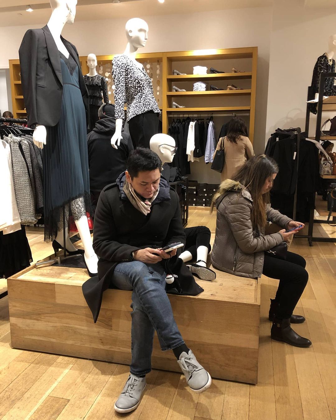 Испытания для мужчин, ждущих своих жен во время шопинга