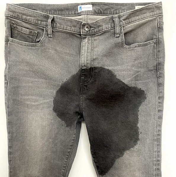 Американский бренд выпустил \"мокрые джинсы\", но к такой моде готовы не все. ФОТО
