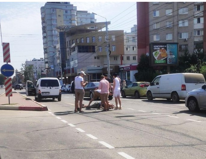 В Виннице пешеход потерял сознание прямо на дороге. ВИДЕО