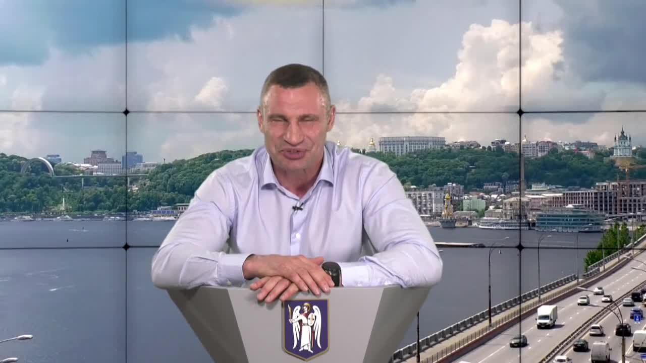 Известный украинский блогер сочинил хит про Кличко, мэр записал видеоответ. ВИДЕО