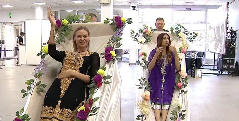 Не хватает Вия: сети впечатлило видео похоронной выставки в Киеве с "живыми мертвецами". ФОТО