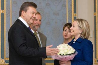 Новый конфуз: Янукович назвал Клинтон генеральным секретарем
