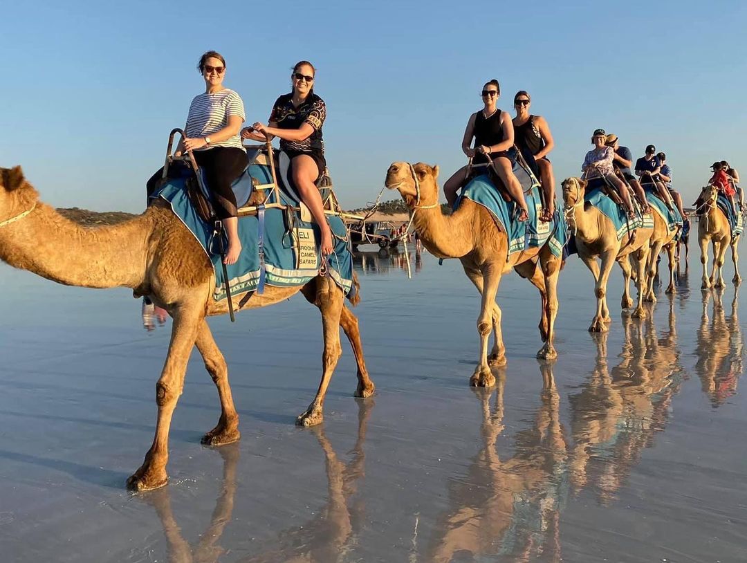 Австралийцы едут отдыхать на пляжи в городок Брум