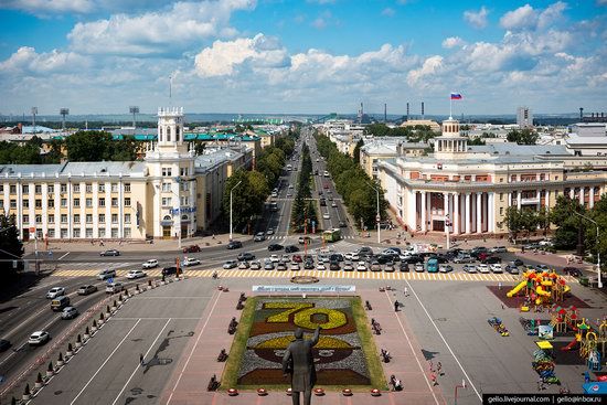 В Кемерово к приезду Путина людей заставили драить тряпками асфальт (ВИДЕО)